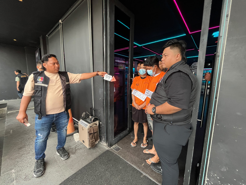 Polisi Temukan Fakta Baru Dibalik Peredaran Vape Narkoba di Helen's Night Mart