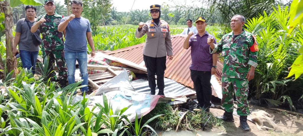 Polsek Binjai Gandeng TNI dan Kepala Desa Grebek Sarang Narkoba