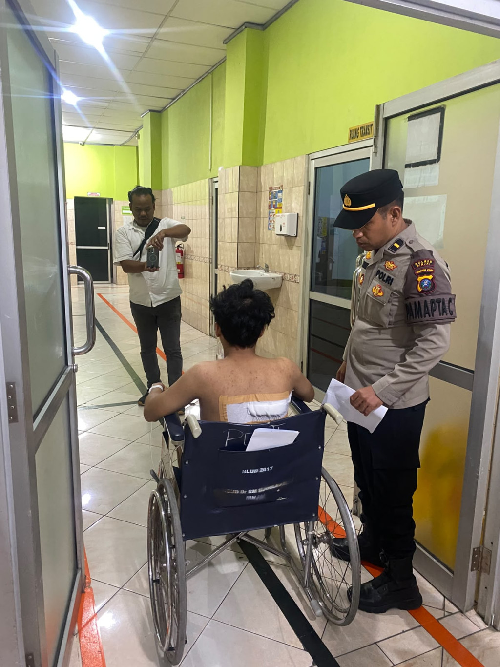 Pria di Binjai Dibacok OTK Saat Duduk di Loket, Punggung Korban Dijahit 19 Jahitan