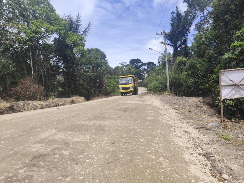 Puluhan Tahun Rusak, Jalan Provinsi di Arse Tapsel Akhirnya diperbaiki di Era Bobby-Gus Irawan