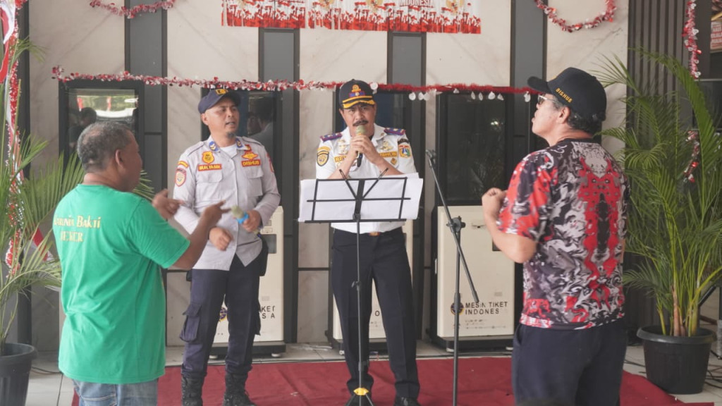 Rayakan HUT ke-81 RI, Terminal Kampung Rambutan Gelar Lomba Tarik Bus