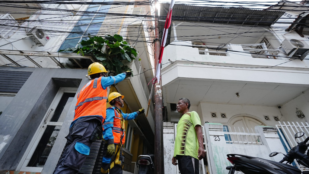 Semarak Kemerdekaan Aman: PLN Imbau Warga Jaga Jarak Dekorasi dari Jaringan Listrik