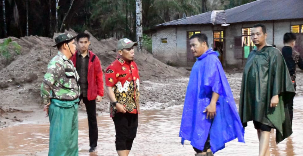 Tapteng Kembali Banjir, Bupati Instruksikan Normalisasi Sungai dan Siapkan Solusi Jangka Panjang