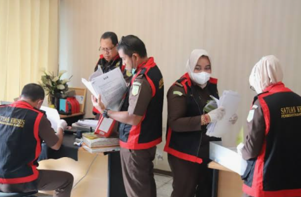 Tiga Jam Geledah Rumah Febrie Adriansyah, Tim Sembilan Kejagung Sita Dokumen Terkait TPPU