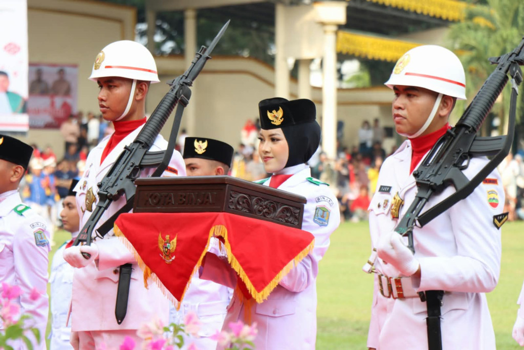 Upacara Penurunan Bendera HUT Ke-81 RI di Kota Binjai Berlangsung Khidmat