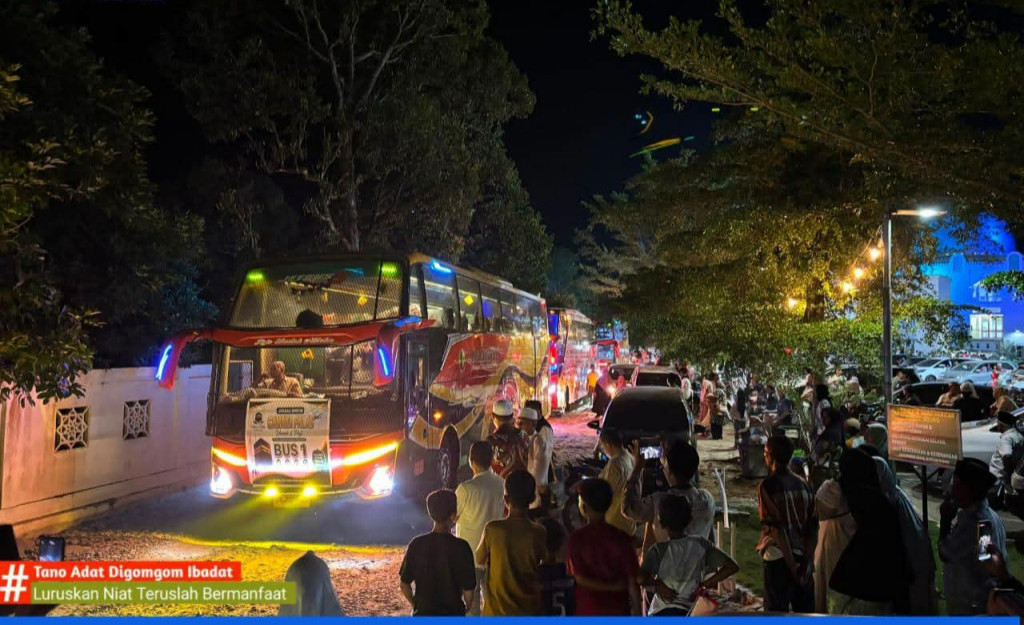 Wabup AFN Berangkatkan 88 Jama'ah Umroh Bersama Travel Cahaya Palas