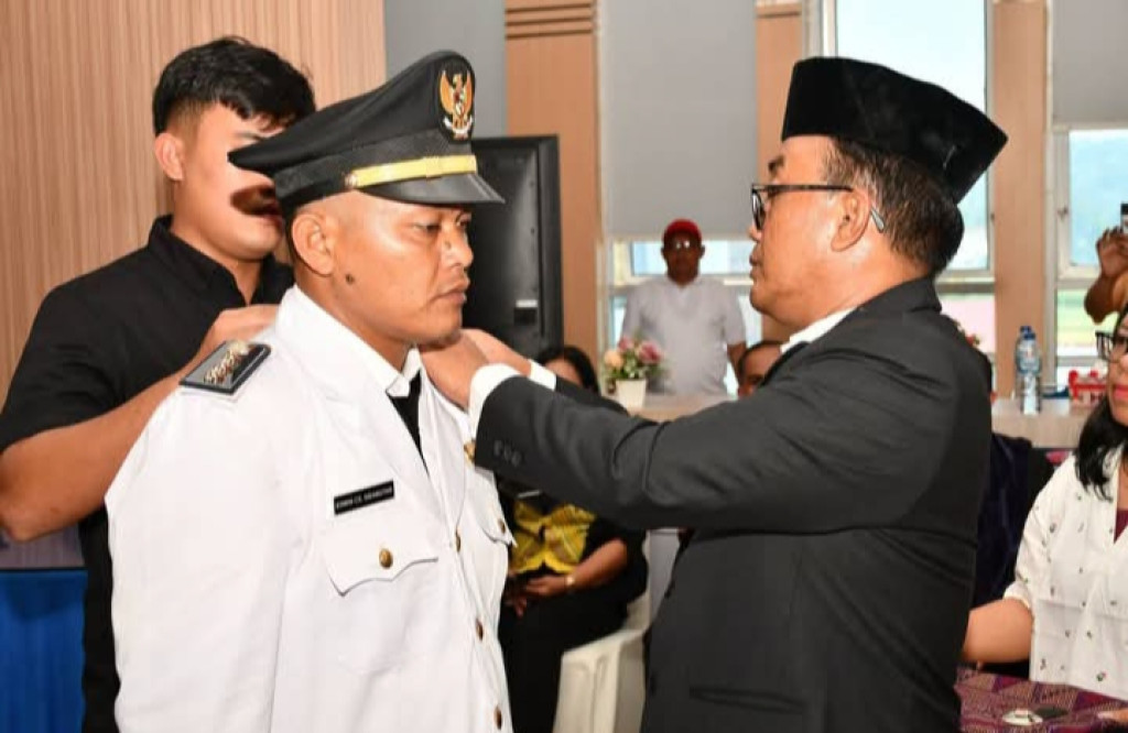 Wakil Bupati Samosir Lantik Erwin  CS Sidabutar  Sebagai Camat Simanindo
