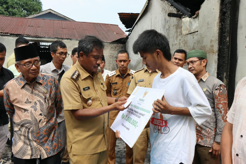 Wali Kota Binjai Tinjau dan Salurkan Bantuan bagi Korban Kebakaran