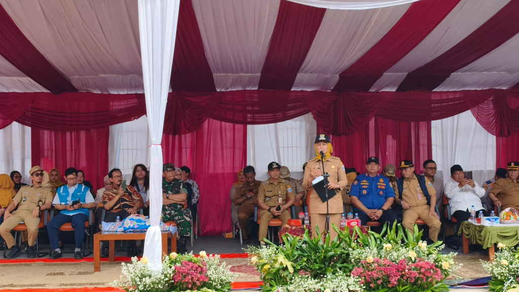 Wali Kota Jakarta Barat Berikan Penghargaan kepada PLN atas Kontribusi Pencegahan Kebakaran