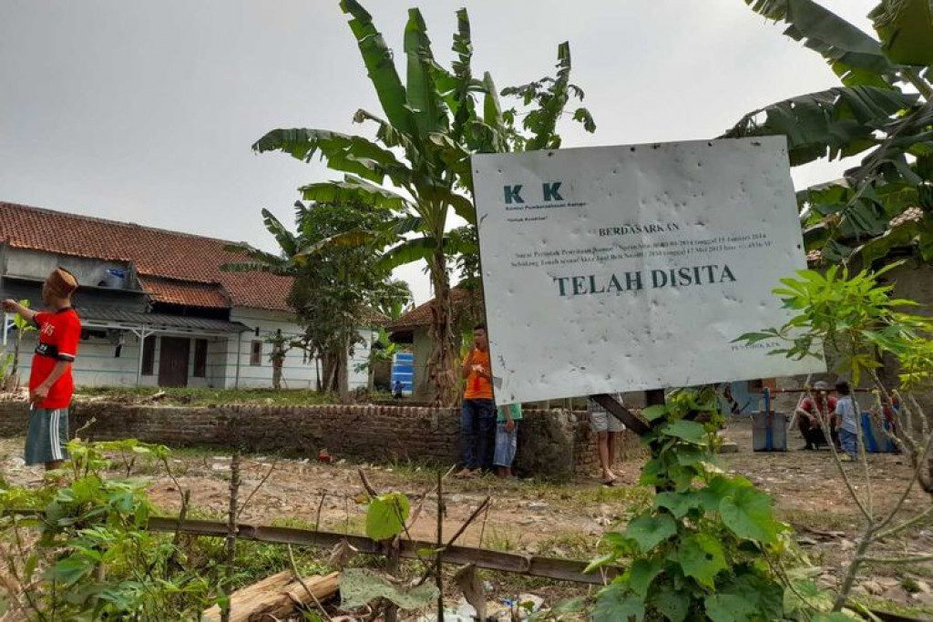 Warga Satu Kampung di Lebak Bingung, Akses Utama Diblokade Pemilik Tanah, Buat Jalan Alternatif Malah Dilarang KPK