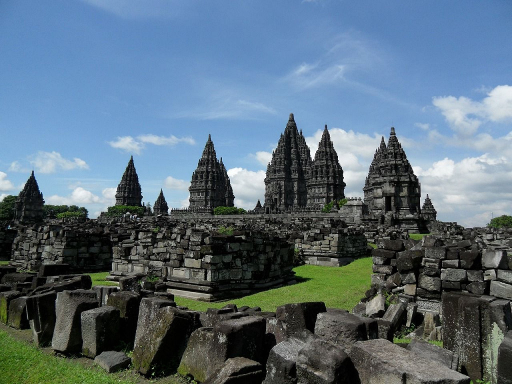 Fakta atau Mitos, 8 Tempat Wisata di Indonesia yang Bikin Putus Cinta?