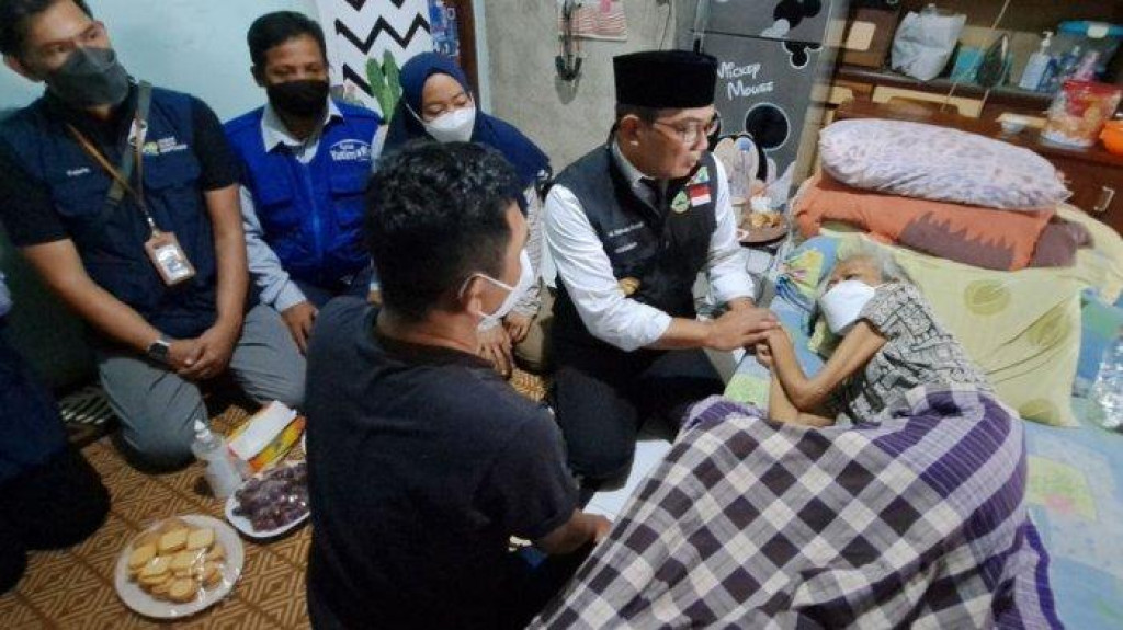 Gubernur Jabar Ridwan Kamil Bantu Pengobatan Warga Depok