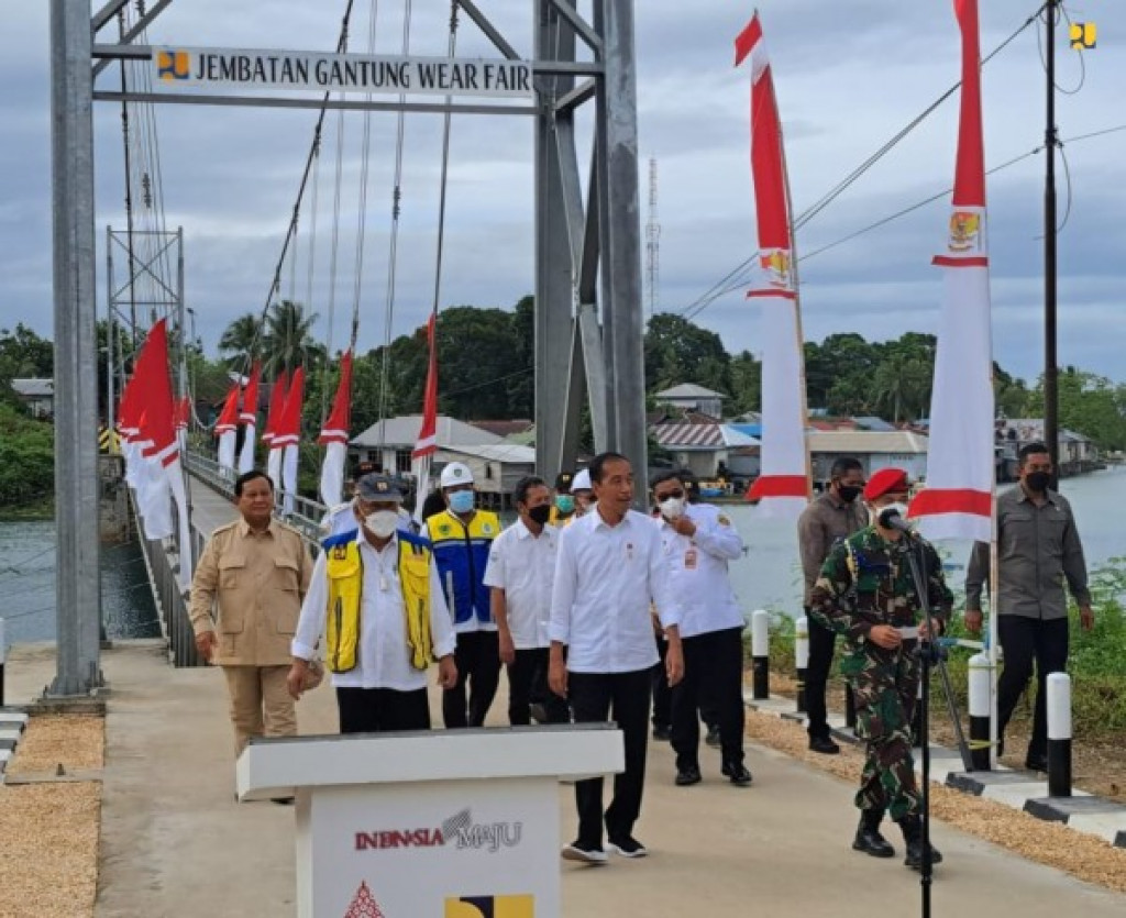 Jokowi Resmikan Jembatan Gantung Wear Fair, Permudah Konektivitas Antar Pulau di Maluku