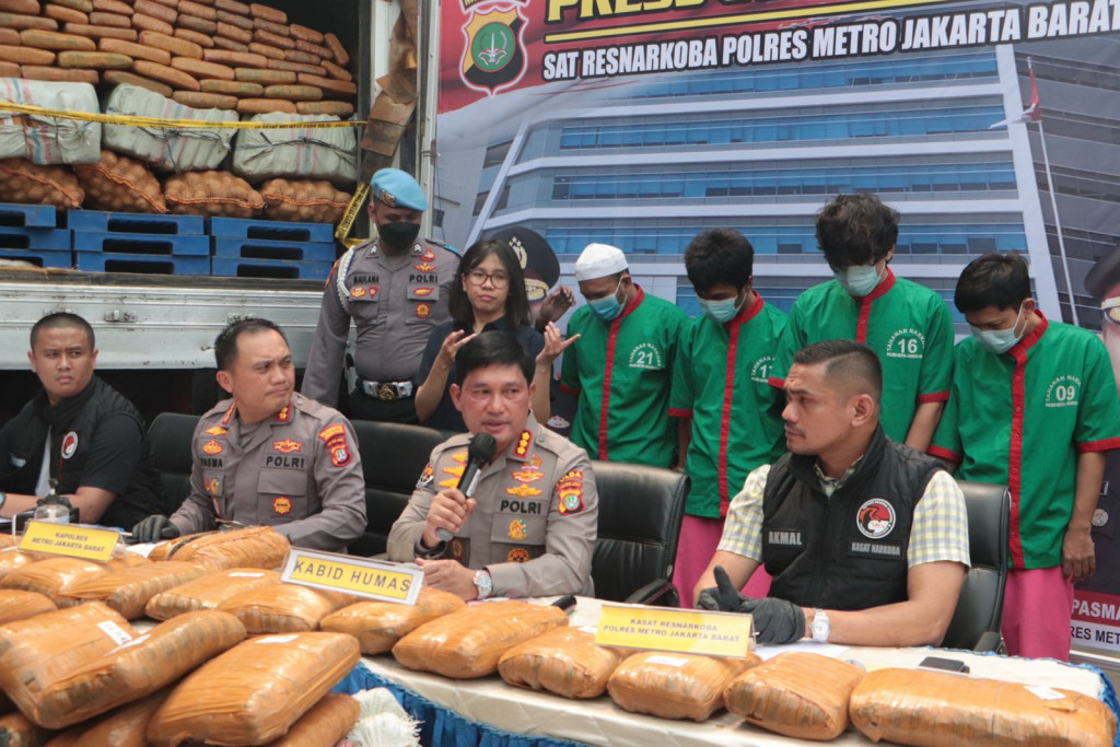 Polres Metro Jakarta Barat Berhasil Ungkap Jaringan Peredaran Ganja Lintas Sumatera - Jawa