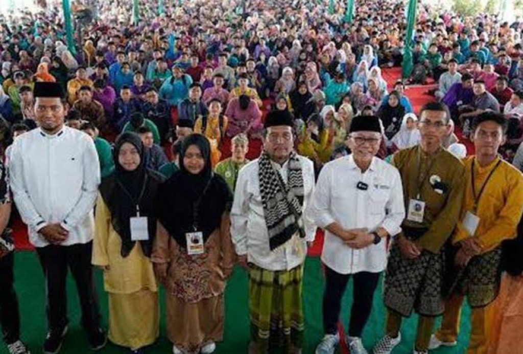 Ketum PAN Berikan Beasiswa Rp300 Juta di Universitas Muhammadiyah Riau