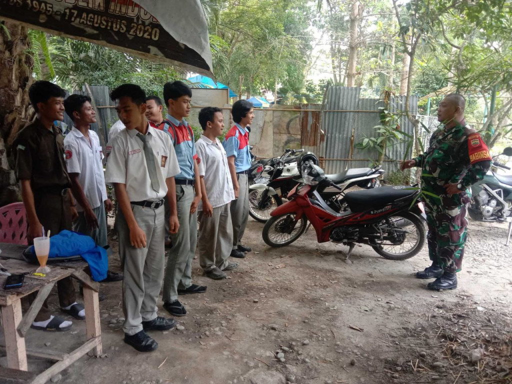 Ciptakan situasi kondusif Babinsa Kodim 0203/Langkat Gencar Himbau Siswa Jangan terprovokasi
