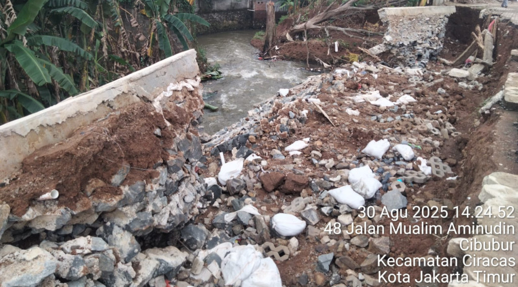 Perbaikan Turap Waduk Cimanggis Jakarta Timur Amblas, Diduga Pelaksanaan Tak Sesuai Spesifikasi