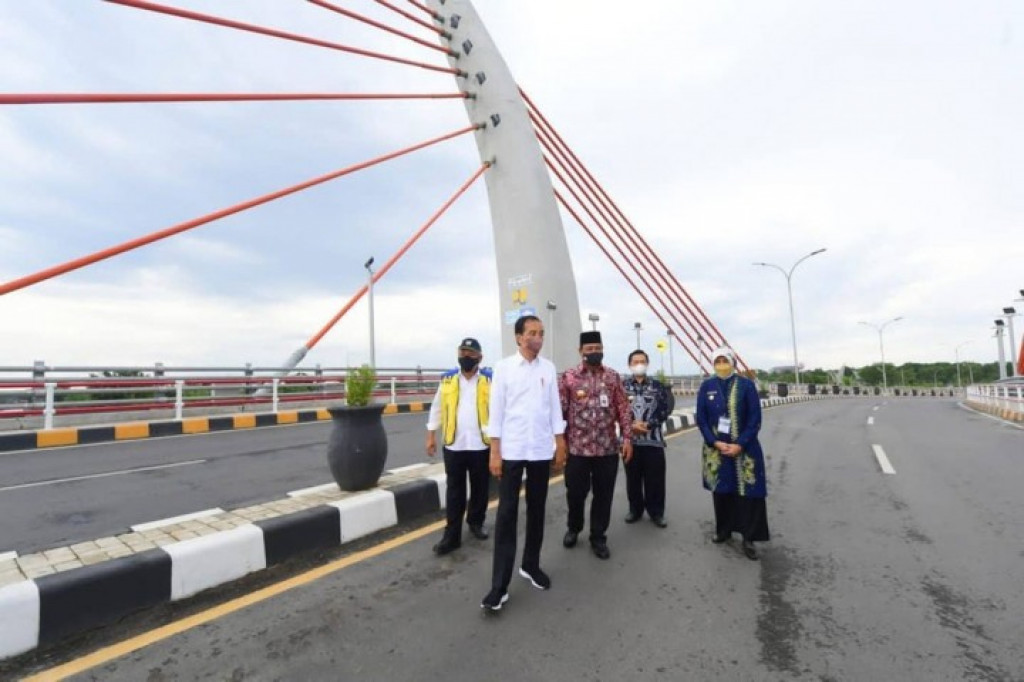 Presiden Jokowi Klaim Jembatan Sei Alalak Tahan Gempa dan Tahan 100 Tahun