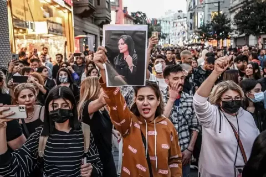 Pasca Kematian Mahsa Amini, WNI di Iran Diimbau Tidak Ikut Demonstrasi