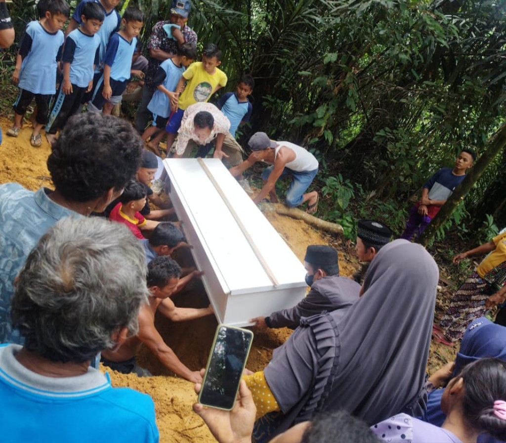 Meninggal di Malaysia, WNI Dimakamkan di Kampung Halamannya Tapteng