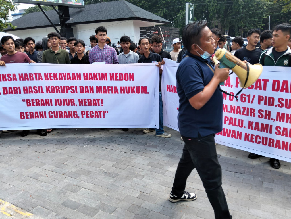 Ada Kejanggalan di Perkara Korupsi Korupsi Eks Bendahara PUPR Nisel, PN Medan Didemo: Hakim Dituding Hedon