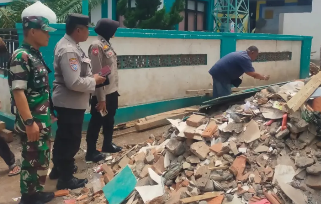 Asrama Putri Pesantren Ambruk di Situbondo, Satu Santriwati Tewas dan 11 Luka