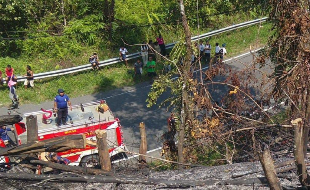 BPBD dan Satpol PP Tapteng Berhasil Padamkan Karhutla di Sitahuis