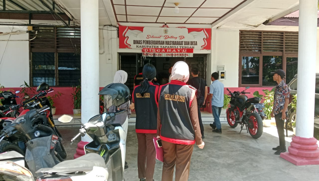 Kejari Sibolga Geledah Kantor Dinas PMD Tapteng