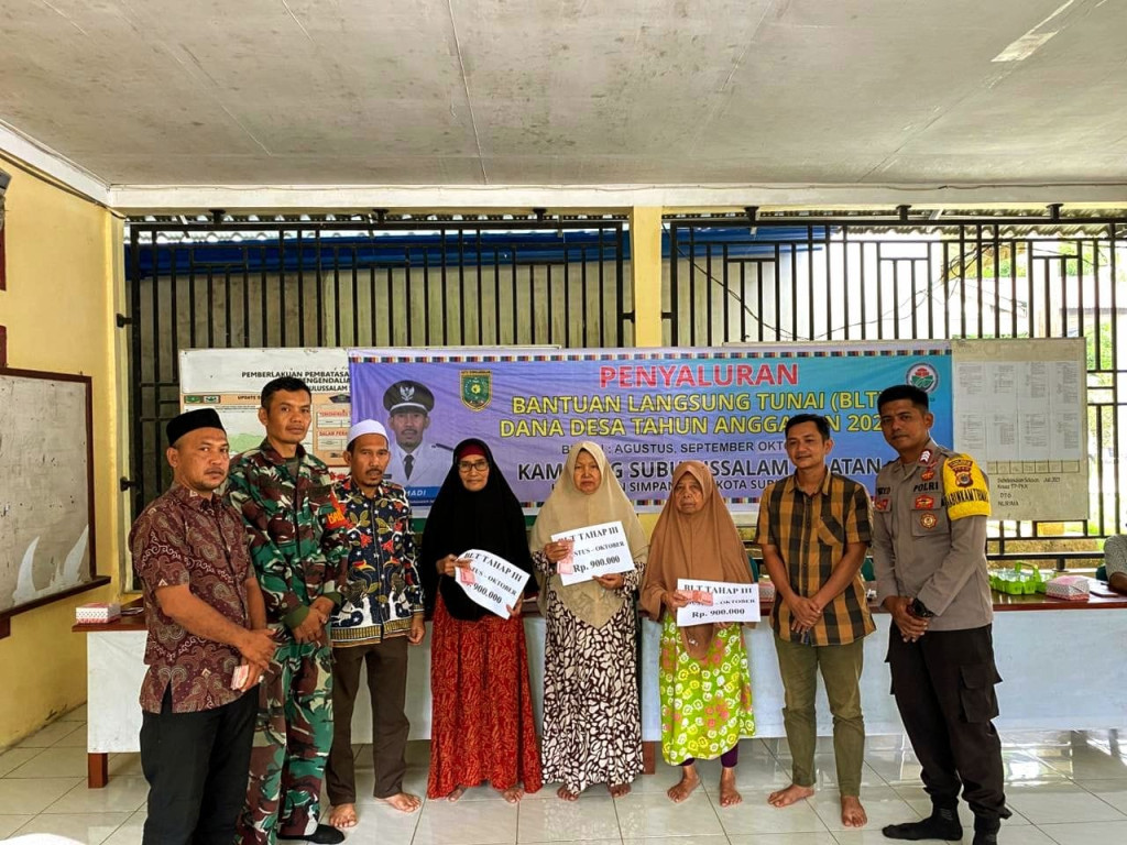 Pastikan Tepat Sasaran, Bhabinkamtibmas Polres Subulussalam Dampingi Masyarakat dalam Penyaluran Bantuan Langsung Tunai