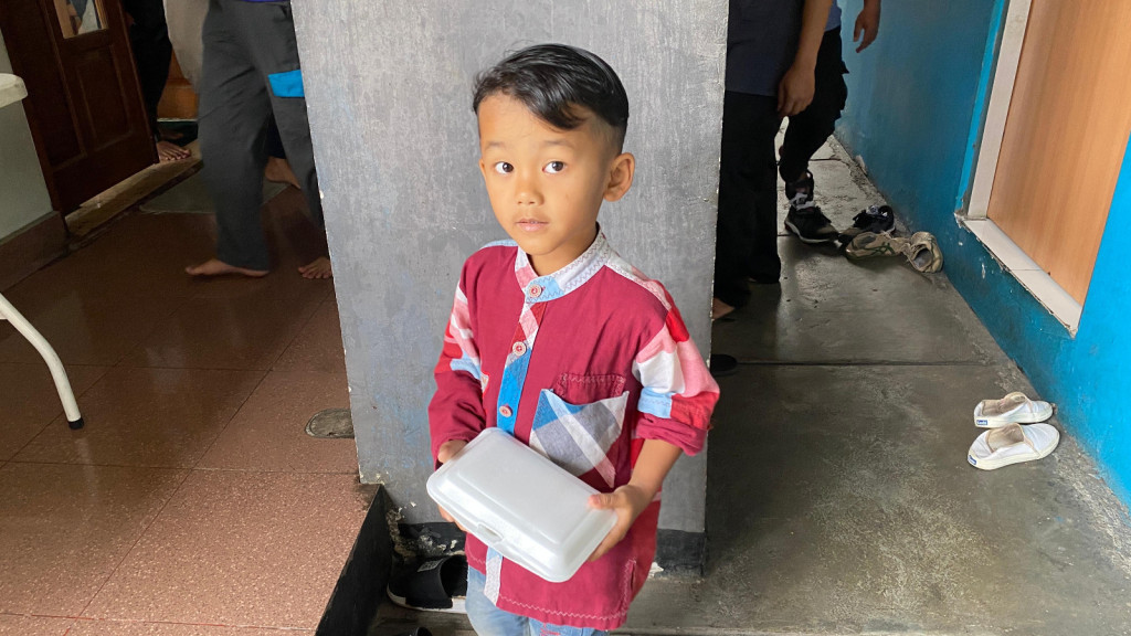 PLN UP3 Cimahi Tebar Energi Kebaikan Lewat “Jumat Berbagi Saling Menguatkan”: Hadirkan Terang yang Menyentuh Hati Masyarakat