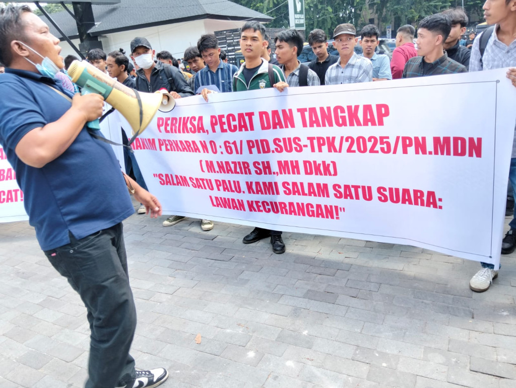 Ratusan Massa Demo PN Medan Terkait Perkara Korupsi Eks Bendahara PUPR Nisel, Tuding Hakim Hedon