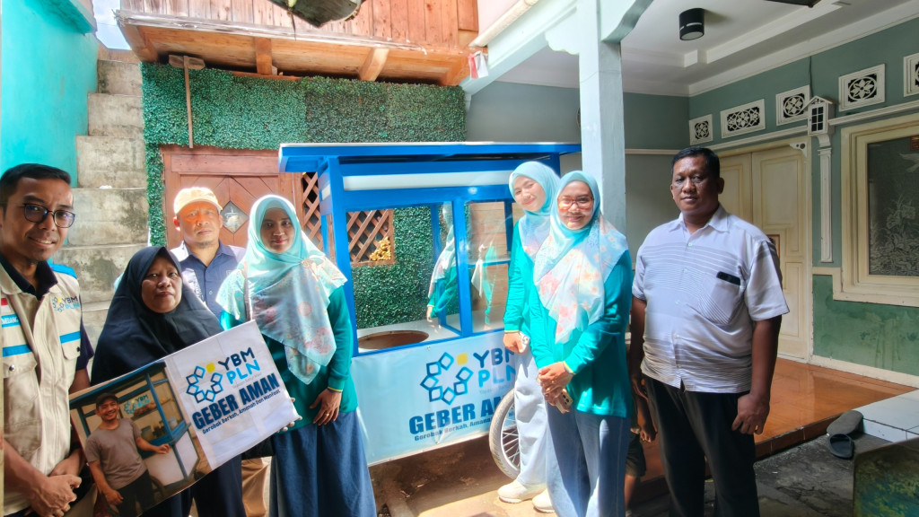 Salurkan Bantuan Gerobak Berkah Melalui YBM PLN,  Langkah Nyata PLN UP3 Sumedang Wujudkan Pemberdayaan Ekonomi