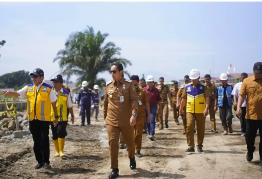 Wali Kota Medan Tinjau Proyek Floodway Sei Sikambing-Belawan, Solusi Banjir Berkelanjutan
