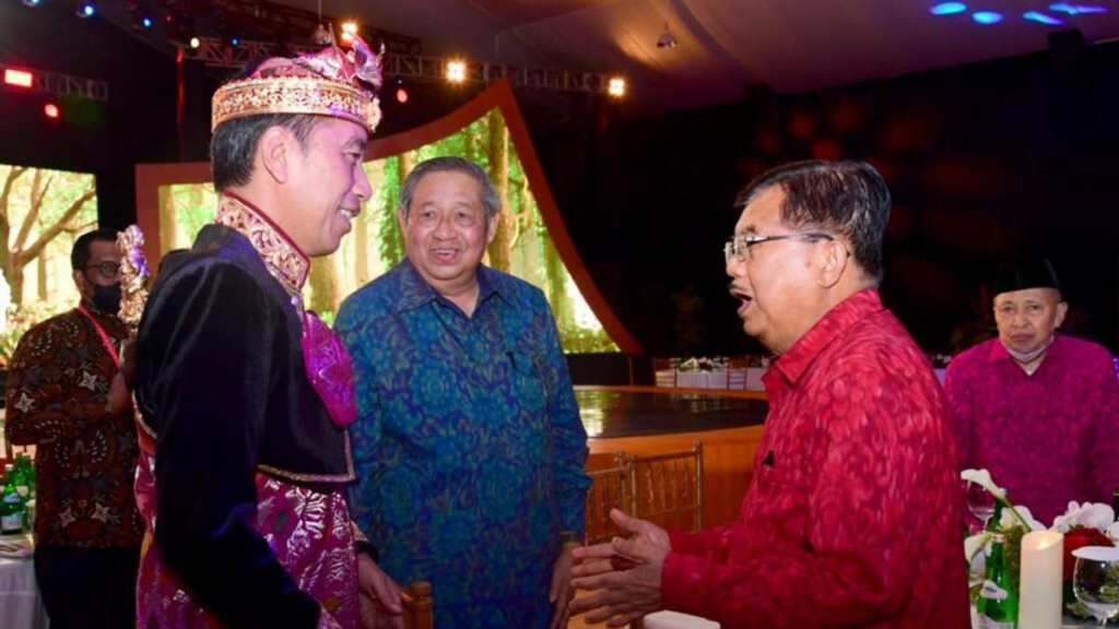Potret Kebersamaan Jokowi Berbincang dengan SBY dan Jusuf Kalla Saat Gala Dinner di GWK
