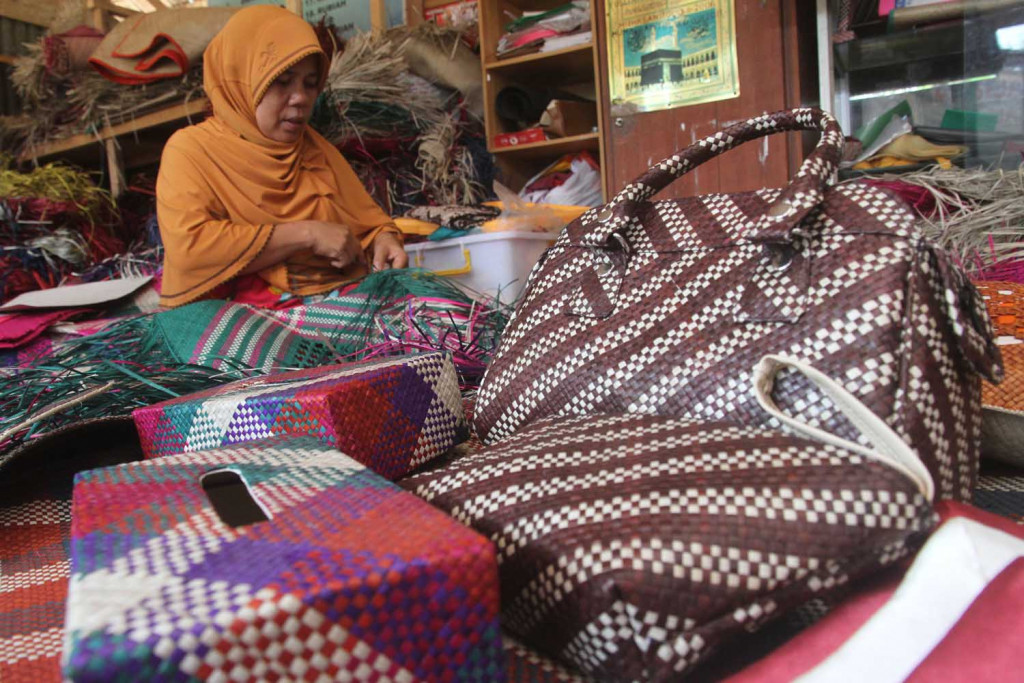 Anyaman Pandan Hasil Perajin Aceh Timur Tembus Pasar Pulau Jawa