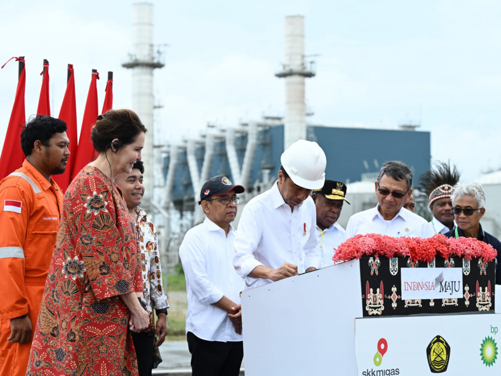 Jokowi Resmikan Proyek Strategis Nasional Tangguh Train 3 di Teluk Bintuni