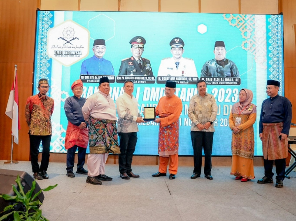 Kapolda Sumut Terima Gelar Kehormatan Tun Perak Dunia Melayu Dunia Islam