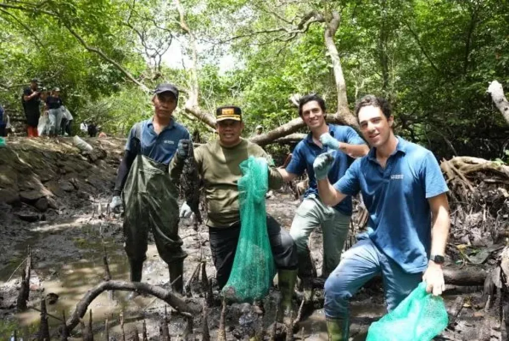 Pj Gubernur Bali Akui Tak Mudah Bersihkan Sampah yang Berada di Kawasan Sungai Mangrove Tahura
