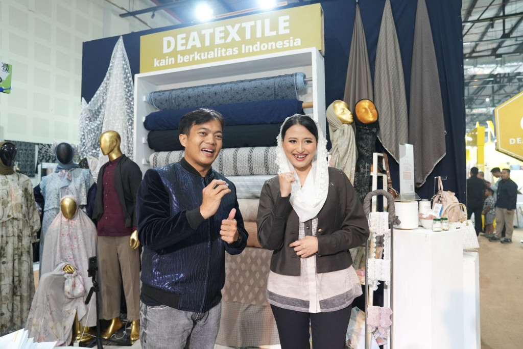 Dukung Jenama Lokal di Hari ke-3 JMFW 2026, Wamendag Roro: Maju Terus dan Semangat Berkarya!