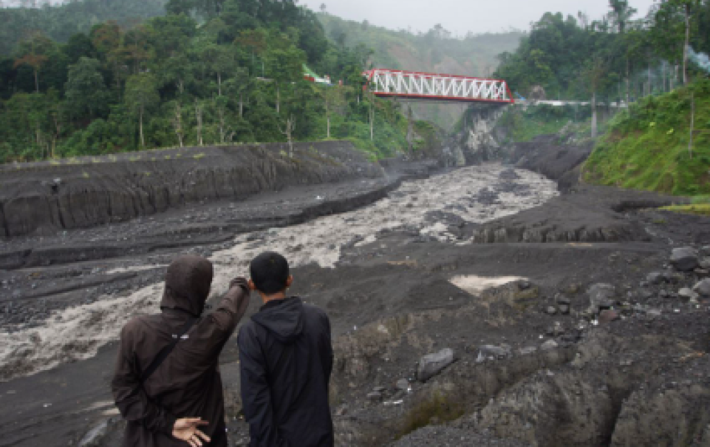 20 Makam di Lumajang Hilang Disapu Lahar Semeru, Jenazah Berhamburan dari Kubur