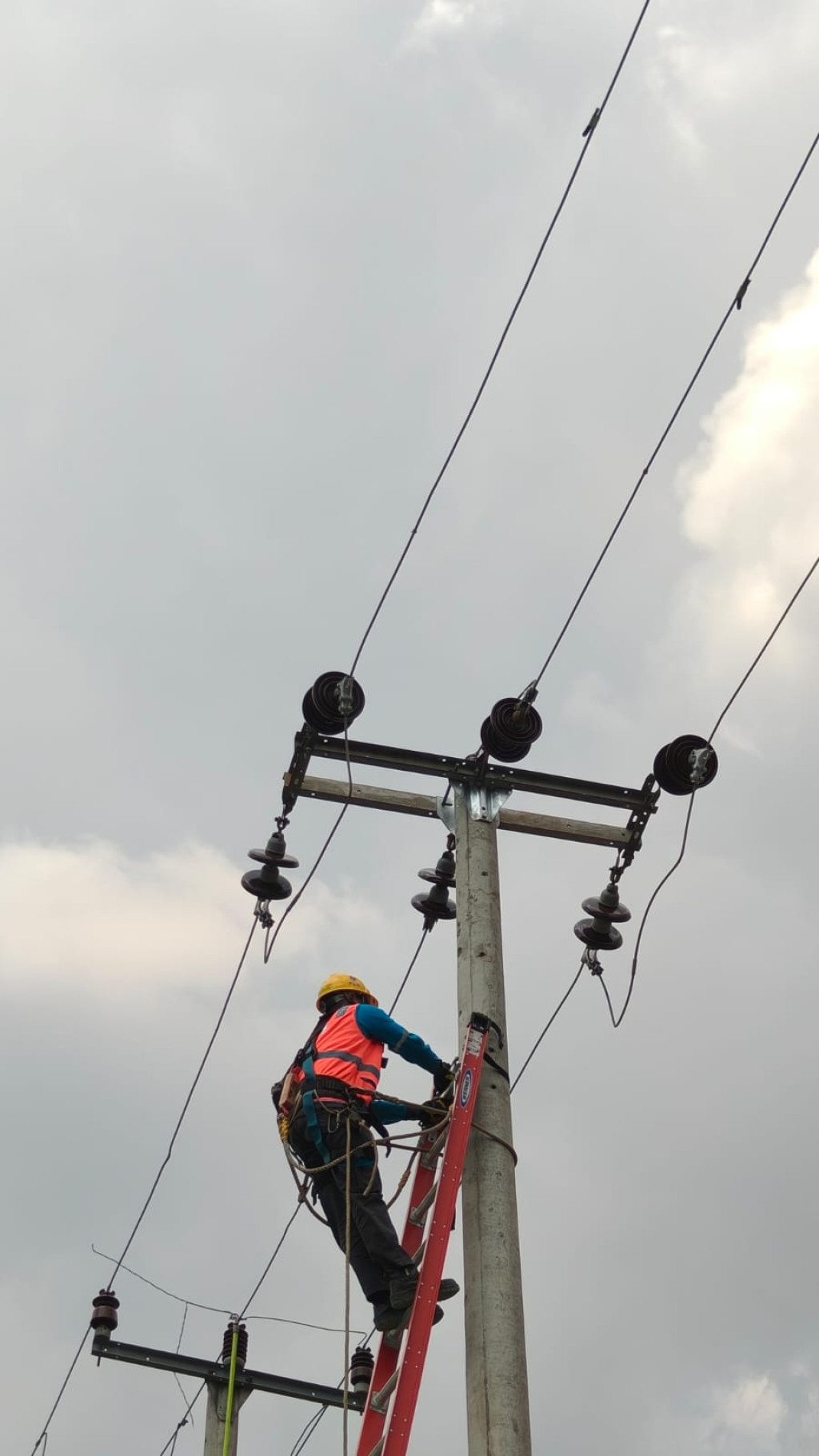 3  PLN UP3 Purwakarta Gelar Akademi Yantek Jelang HLN Tahun 2025: Perkuat Budaya K3 dan Kompetensi SDM Melalui Inspeksi Jaringan dan Kesiapan Petugas