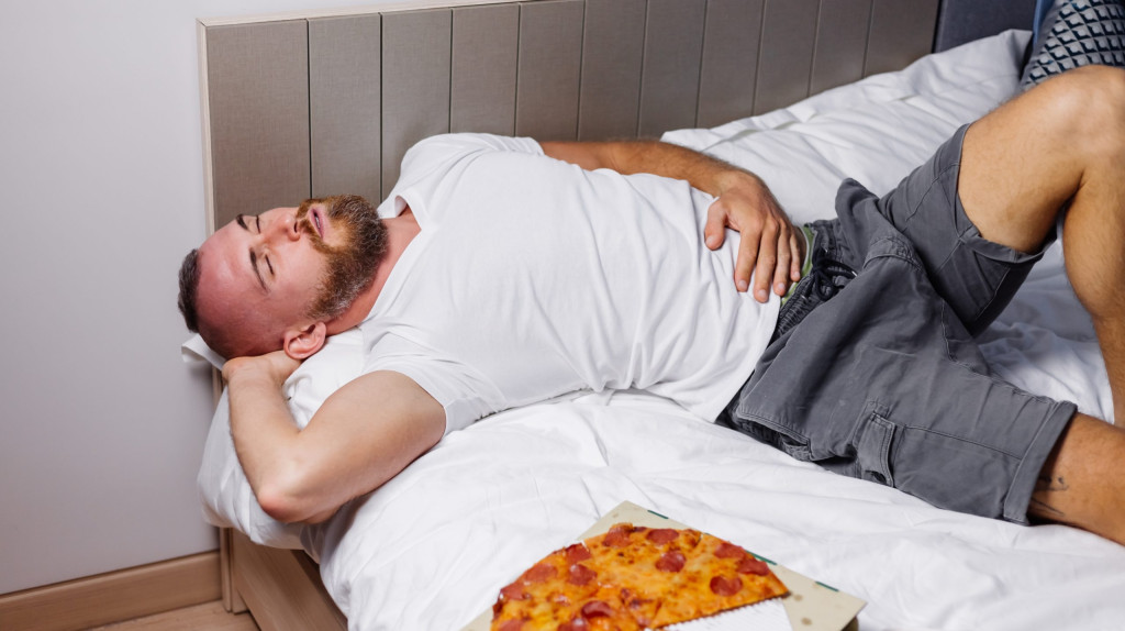 7 Bahaya Tidur Langsung Setelah Makan, Jangan Sepelekan!