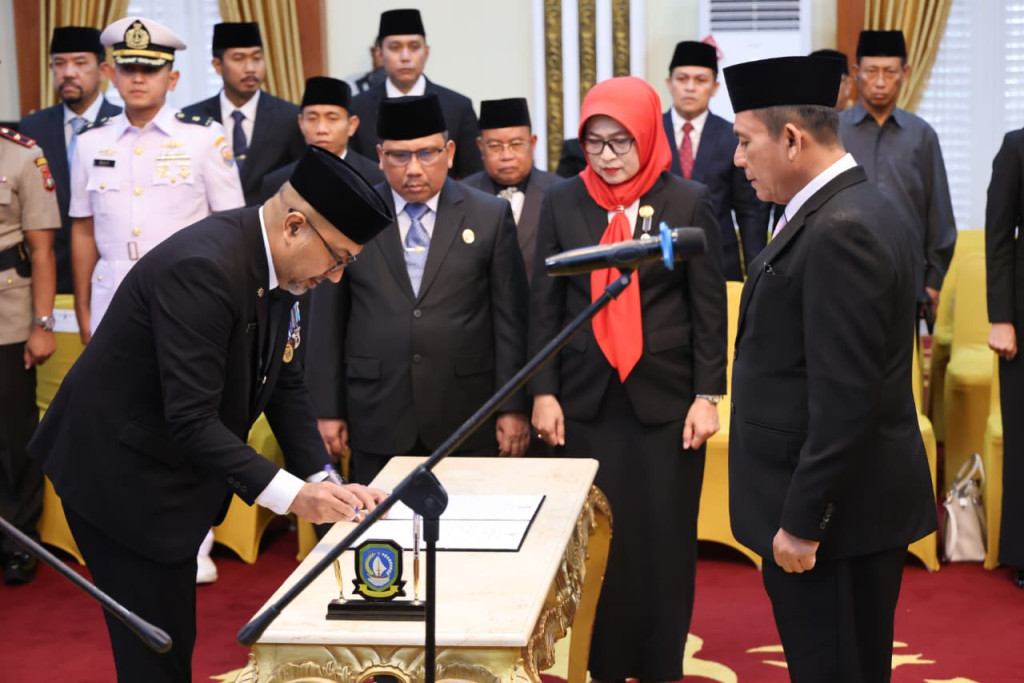 Ansar Ahmad Lantik Luki Zaiman Prawira sebagai Pj Sekaprov Kepri