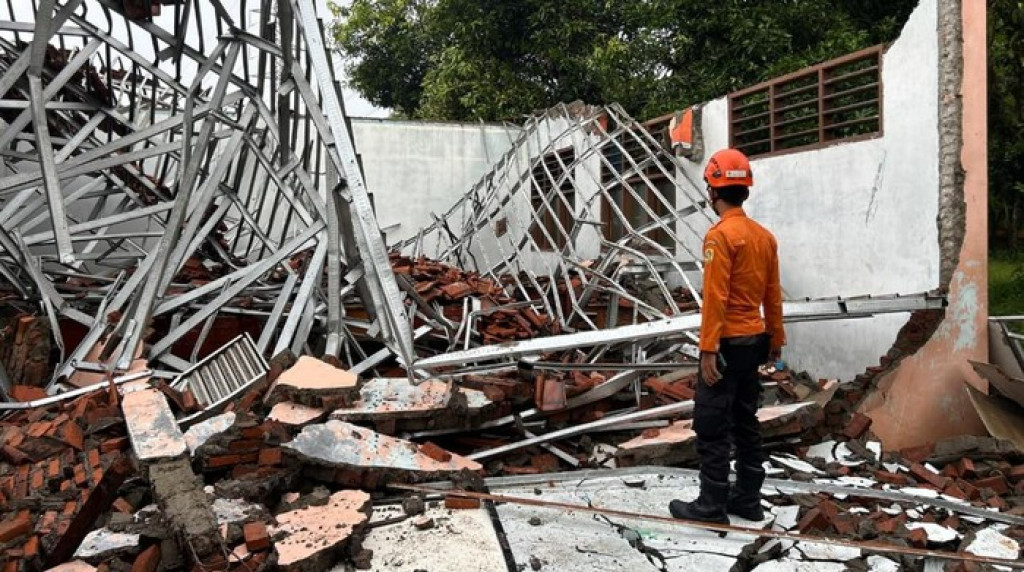 Atap SMKAN Ambruk Lagi, Bupati Bogor Minta Evaluasi Seluruh Bangunan Sekolah
