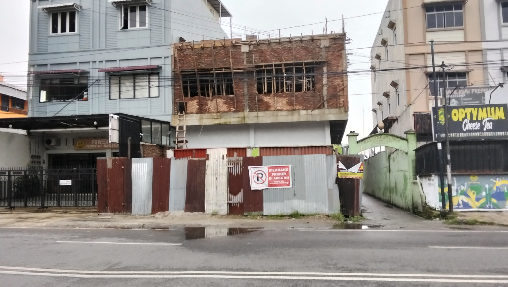 Bangunan Tidak Miliki PBG Tetap Berlangsung di Jalan HM Joni Medan, Kok Bisa Yah?