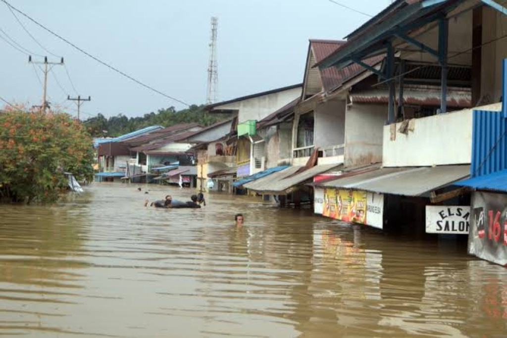 Banjir Bandang dan Longsor Terjang 6 Daerah di Sumut, 10 Warga Meninggal
