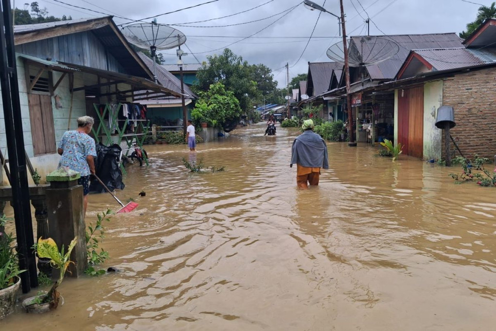 Banjir dan Longsor Serang Tapanuli Tengah: 34 Tewas, 33 Hilang