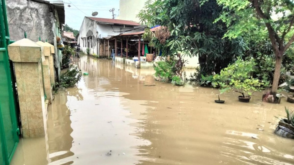 Banjir di Medan Capai Atap Rumah, Ribuan Warga Terendam