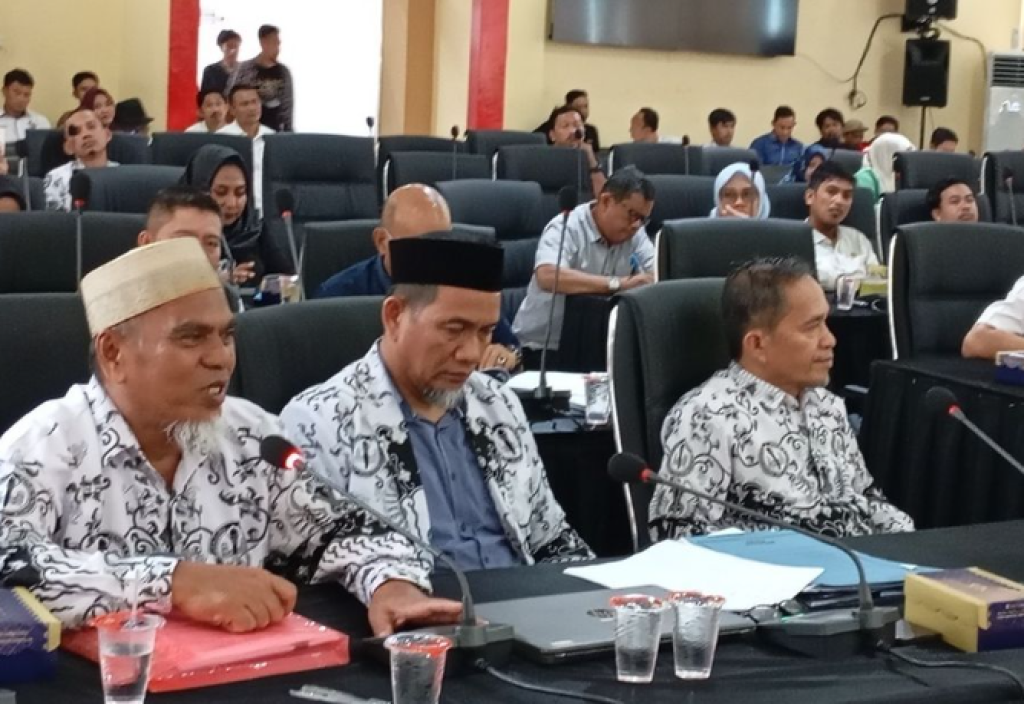 Bela Guru yang Dipecat karena Sumbangan Rp20 Ribu, Gerindra hingga Demokrat Satu Suara