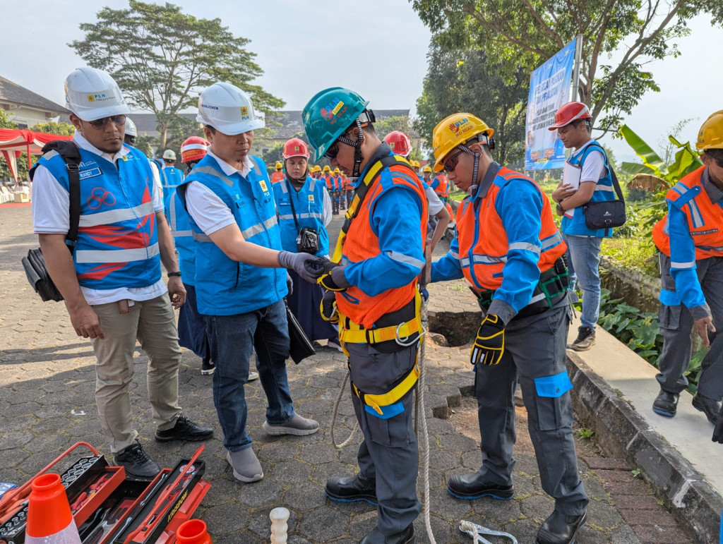 Bentuk Karakter Petugas Profesional Dan Beretika Melayani, PLN UP3 Sumedang Gelar Kompetisi Pelayanan Teknik